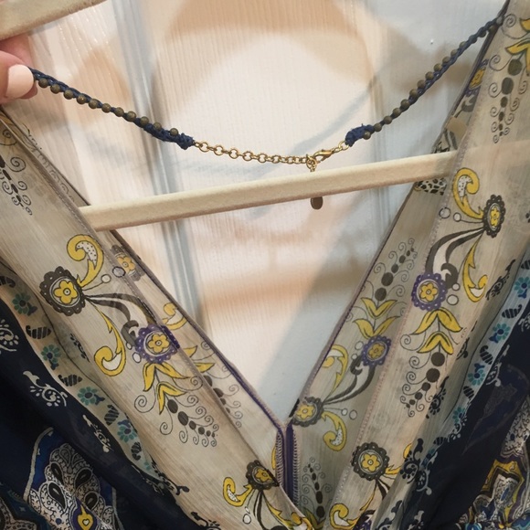 GUESS too - Picture 2 of 3